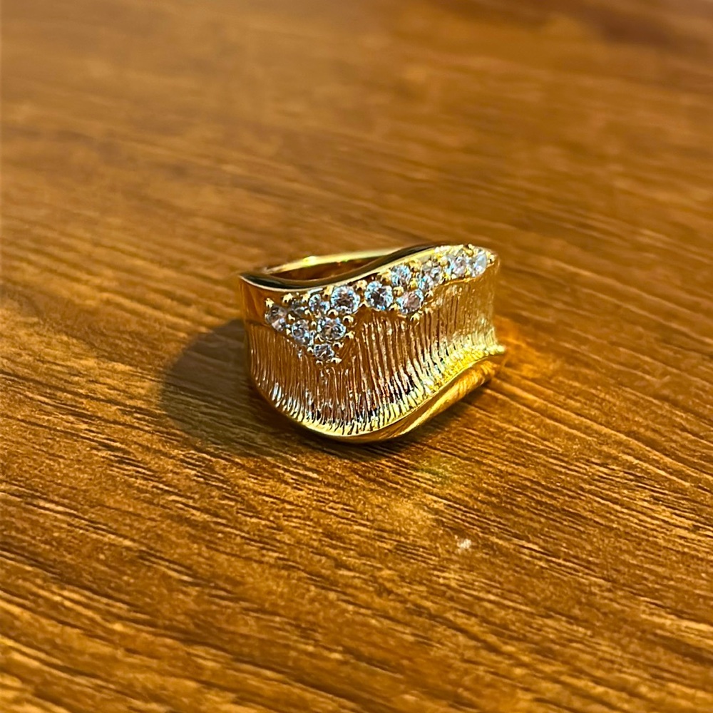 18k gold plated clear gemstone wave ring